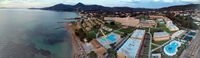 La ville de Moraïtika sur l’île de Corfou. L'hôtel Messonghi Beach (auteur Maksym Kozlenko). Cliquer pour agrandir l'image.