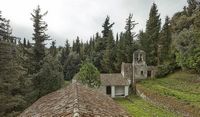 La ville de Nymfes sur l’île de Corfou. Le monastère d'Askitario (auteur Kritsolina). Cliquer pour agrandir l'image.