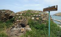La ville de Pérama en Crète. Ruines du Castello di Milopotamo de Panormos. Cliquer pour agrandir l'image.