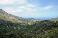 La ville de Pérama en Crète. Le village de Sissès vu de la route d'Alidès. Cliquer pour agrandir l'image.