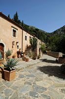 La ville de Pérama en Crète. Les cellules du monastère de Vossakos. Cliquer pour agrandir l'image.