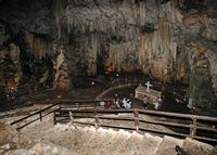 La ville de Pérama en Crète. La salle des Héros de la grotte de Mélidoni. Cliquer pour agrandir l'image.