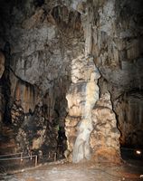 La ville de Pérama en Crète. Le fond de la grotte de Mélidoni. Cliquer pour agrandir l'image.