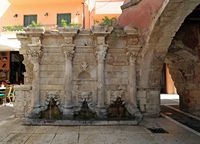 La vieille ville de Réthymnon en Crète. La fontaine de Rimondi. Cliquer pour agrandir l'image.