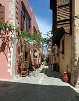 La vieille ville de Réthymnon en Crète. La rue Epimenide. Cliquer pour agrandir l'image.