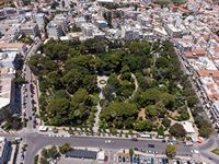 La ville de Réthymnon en Crète. Vue aérienne depuis l'est du jardin municipal (auteur C. Messier). Cliquer pour agrandir l'image.