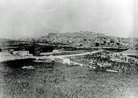 La ville de Réthymnon en Crète. L'ancien cimetière musulman au 19e siècle, à l'emplacement du jardin municipal. Cliquer pour agrandir l'image.