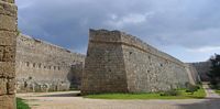 Erdaufwurf von England in der Nähe Porte Saint-Athanase der Befestigungen von Rhodos. Klicken, um das Bild zu vergrößern.