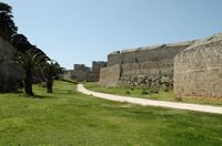 Grube zwischen italienischer Umdrehung und Porte Saint-Jean der Befestigungen von Rhodos. Klicken, um das Bild zu vergrößern.