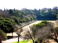 Le stade de la Rhodes antique. Cliquer pour agrandir l'image.