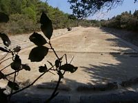 Stade antique de Rhodes. Cliquer pour agrandir l'image.