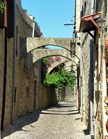 La ville médiévale de Rhodes. Ruelle de Rhodes. Cliquer pour agrandir l'image.