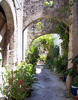 La ville médiévale de Rhodes. Ruelle de Rhodes. Cliquer pour agrandir l'image.