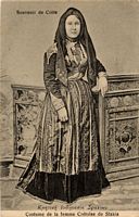 La ville de Sfakia en Crète. Costume de la femme crétoise du Sfakia (auteur Cavaliero, La Canée). Cliquer pour agrandir l'image.