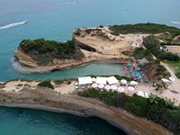 La ville de Sidari sur l’île de Corfou. La crique du Canal d'Amour (auteur Maksym Kozlenko). Cliquer pour agrandir l'image.