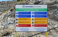 La côte nord de la commune de Sitia en Crète. La carrière de gypse de Mochlos. Cliquer pour agrandir l'image.