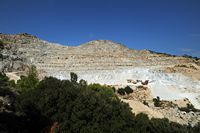 La côte nord de la commune de Sitia en Crète. La carrière de gypse de Mochlos. Cliquer pour agrandir l'image.