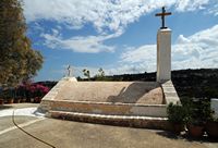 La côte nord de la commune de Sitia en Crète. L'église du monastère de Fanéroméni. Cliquer pour agrandir l'image.