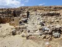 La côte nord de la commune de Sitia en Crète. Ruines de la ville hellénistique de Tripitos (auteur Olaf Tausch). Cliquer pour agrandir l'image.
