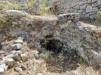 La ville de Sitia en Crète. Cellier de la villa hellénistique Andréion de Praissos (auteur Olaf Tausch). Cliquer pour agrandir l'image.