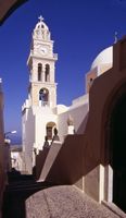 La ville de Thira à Santorin. La cathédrale Saint-Jean. Cliquer pour agrandir l'image.
