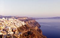 La ville de Thira à Santorin. La falaise. Cliquer pour agrandir l'image.