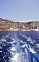 La ville de Thira à Santorin. Le vieux port. Cliquer pour agrandir l'image.