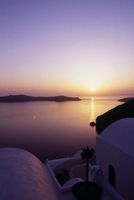 La ville de Thira à Santorin. Fira le soir. Cliquer pour agrandir l'image.