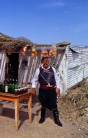 Le plateau du Lassithi en Crète. Paysan crétois en costume traditionnel. Cliquer pour agrandir l'image.