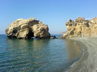 La ville de Viannos en Crète. Le rocher Psarocharako à Tertsa (auteur Fanourakismanos). Cliquer pour agrandir l'image.