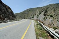 La ville de Vryssès en Crète. Le ravin de Katres au sud de Vrysses. Cliquer pour agrandir l'image.