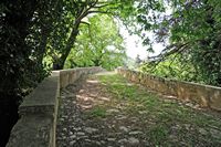 La ville de Vryssès en Crète. L'arche hellénique sur la rivière Boutakas. Cliquer pour agrandir l'image.