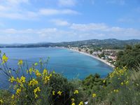 La ville d’Ypsos sur l’île de Corfou. La plage (auteur Kritsolina). Cliquer pour agrandir l'image.