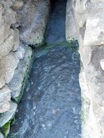 La source thermale d'Empros à Kos (auteur Cyberchemist). Cliquer pour agrandir l'image dans Flickr (nouvel onglet).