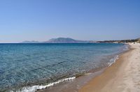La plage de Sunny Beach sur le golfe de Kéfalos sur l'île de Kos (auteur Nebste). Cliquer pour agrandir l'image dans Flickr (nouvel onglet).