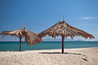 La ville de Kardamena sur l’île de Kos. Plage désolée de Kardamena (auteur Michal Osmenda). Cliquer pour agrandir l'image dans Flickr (nouvel onglet).