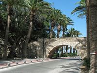 The bridge to the castle of Neratzia (author bazylek100). Click to enlarge the image in Flickr (new tab).