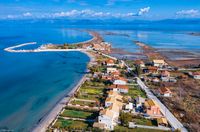 La ville de Lefkimi sur l’île de Corfou. Le cap de Lefkimmi (auteur Spiros Papadopoulos). Cliquer pour agrandir l'image dans Flickr (nouvel onglet).