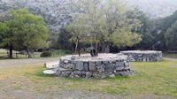 Le village de Kroussonas en Crète. Le plateau de Vromonero (auteur Spyros Pantogiannis). Cliquer pour agrandir l'image dans Panoramio (nouvel onglet).