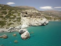 La ville de Viannos en Crète. La plage de Listis près de Kastri (auteur Ivaylo Trynkov). Cliquer pour agrandir l'image dans Panoramio (nouvel onglet).