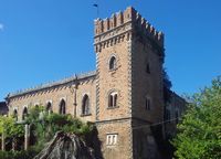 La ville d’Ypsos sur l’île de Corfou. Le castello Mimbelli (auteur Ditmar Commandeur). Cliquer pour agrandir l'image dans Panoramio (nouvel onglet).