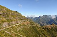 La plateau de Paúl da Serra à Madère. Vue sur encumeada. Cliquer pour agrandir l'image dans Adobe Stock (nouvel onglet).