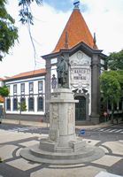 La Quinta das Cruzes à Funchal à Madère. La statue de Zarco à Funchal (auteur Froth82). Cliquer pour agrandir l'image.