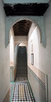 La médersa Ben Youssef à Marrakech au Maroc. Accès aux chambres. Cliquer pour agrandir l'image dans Adobe Stock (nouvel onglet).