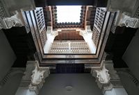 La médersa Ben Youssef à Marrakech au Maroc. Puits de lumière. Cliquer pour agrandir l'image dans Adobe Stock (nouvel onglet).
