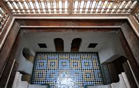 La médersa Ben Youssef à Marrakech au Maroc. Puits de lumière chambres. Cliquer pour agrandir l'image.