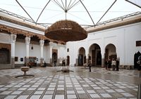 Le palais M'nebbi à Marrakech au Maroc. Patio. Cliquer pour agrandir l'image.