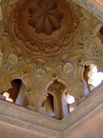Le quartier de la Médina à Marrakech au Maroc. Qoubba almoravide. Cliquer pour agrandir l'image.