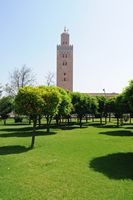Le quartier de la Médina à Marrakech au Maroc. Minaret de la mosquée de la Koutoubia. Cliquer pour agrandir l'image.