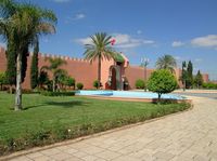Le quartier de la Médina à Marrakech au Maroc. Entrée du Palais Royal. Cliquer pour agrandir l'image.